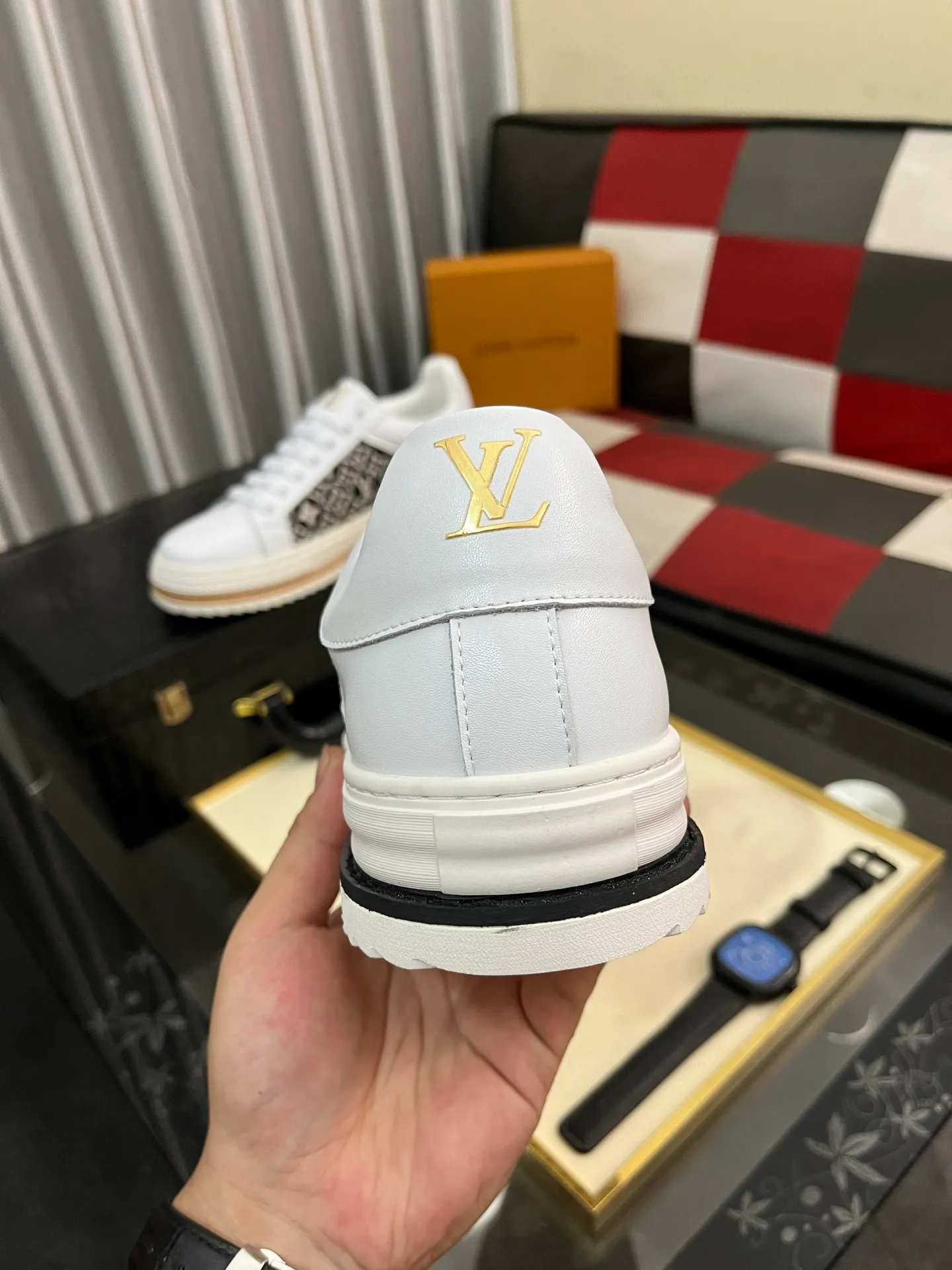 Men's shoes 💰420⌚️⌚️LV's new men's high-end casual sports shoes, using imported first-layer cowhide silk-screened brand lougou, original ultra-light TPU outsole, wear-resistant and comfortable, Monogram lougou embellished rubber outsole, breathable mesh lining, versatile classic style! Size: 38-442️⃣Colors available